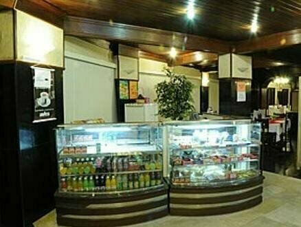 Hotel Columbus, Забронировать Отель Отели Серра-Негра с завтраком, рядом с Conjunto Aquatico Municipal, Завтраки
