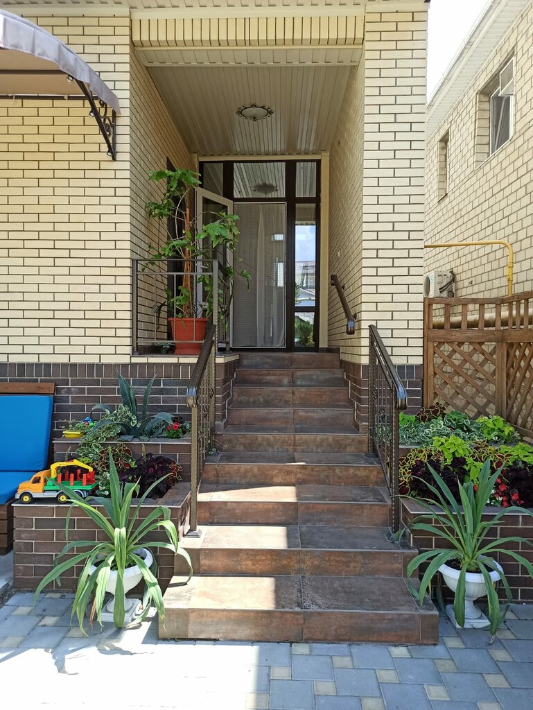 На Кати Соловьяновой 14а