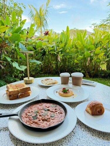 Sumitra Luxury Villas & Resort by Pramana, Buchen Sie Resort Denpasar Hotels mit Frühstück, Frühstück