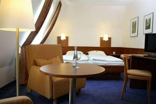 Hotel Haus Kronenthal, Забронировать Отель Ратинген Северный Рейн-Вестфалия