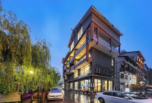 Z-up Boutique Hotel