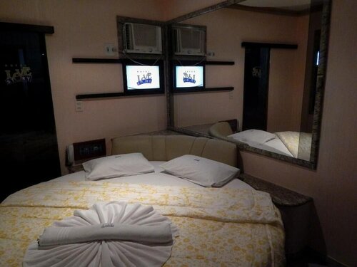 Hotel Love Story, Забронировать Отель Отели Сальвадора с парковкой, рядом с Рынок Моделу, Парковка