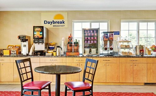 Econo Lodge Bethel - Danbury, Забронировать Мини-отель  
