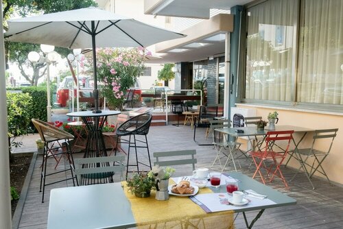 Hotel Mirabella, Забронировать Отель Отели Риччоне с парковкой, Парковка