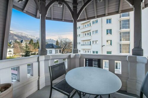 Vallat Lodges Annecy Lake  James Suite, Забронировать Отель Отели Анси с парковкой, рядом с Musee Chateau d'Annecy, Парковка