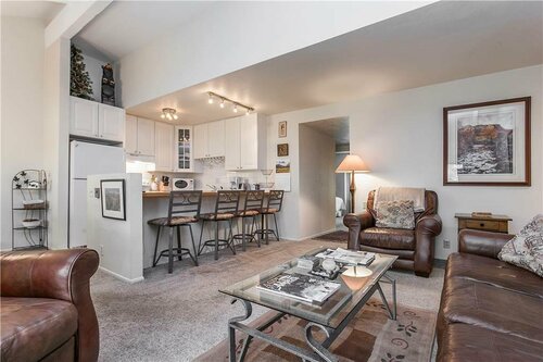 Seasons Four by Snowmass Vacations, Забронировать Отель Отели Сноумасс-Виллидж с парковкой, рядом с Assay Hill, Парковка
