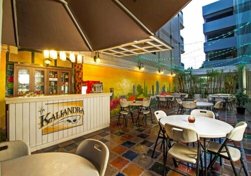 RedDoorz @ Taman Kebon Sirih, Book Hotel Hoteller i Jakarta med parkering, Parkering