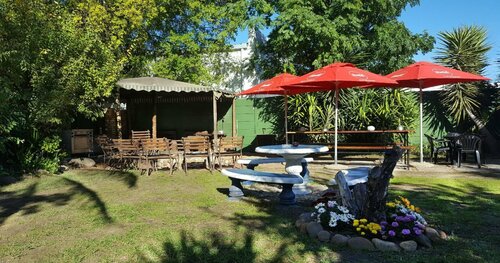 Stumble Inn Backpackers Lodge, Забронировать Хостел Стелленбос Парл, рядом с Van der Stel