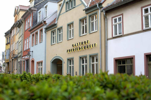 Gasthof Zufriedenheit, Забронировать Отель Отели Наумбург с парковкой, Парковка