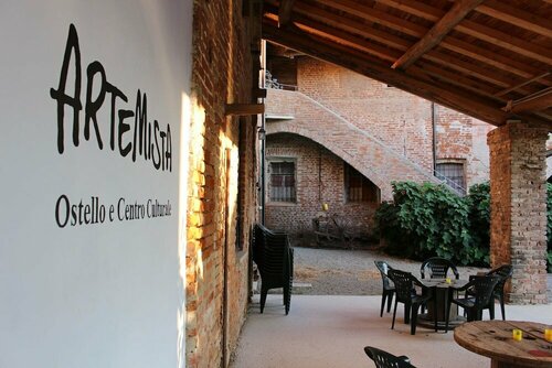 Ostello Artemista Ass. Ostelli Lombardia, Book Hostel / Vandrerhjem Spessa 