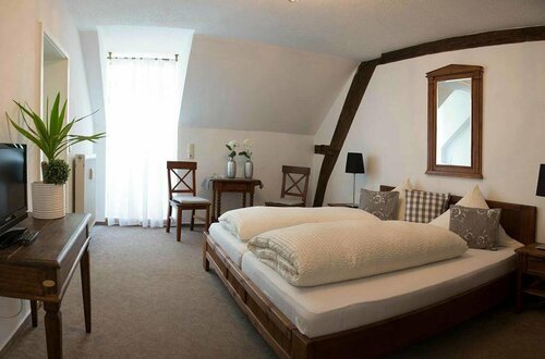 Hotel Klostermühle Siebenborn, Забронировать Отель Маринг-Нофианд Мозель - Германия