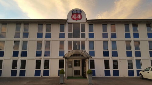 Motel 44, Забронировать Мотель Отели Гезеке с парковкой, Парковка