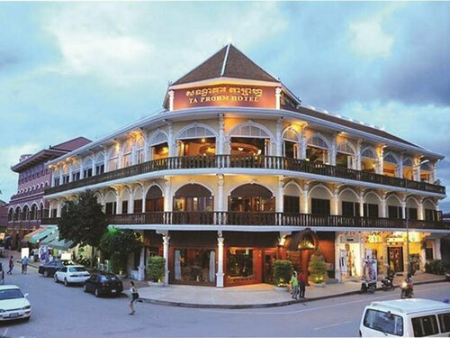 Ta Prohm Hotel & Spa, Забронировать Курортный отель Отели Сиемреап с бассейном, рядом с Wat Bo Temple, Бассейн