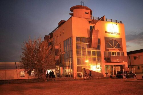 Camping Divoká Voda, Rezervovat Hotel Hotely v Bratislava s bazénem, Bazén