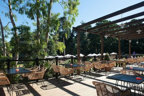 Worplesdon Place Hotel, Забронировать Отель Отели High Weald с парковкой, Парковка