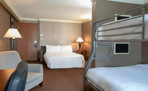 Sheraton Niagara Falls, Забронировать Отель Отели Ниагара Фолс с парковкой, рядом с Крытый аквапарк Фоллсвью, Парковка