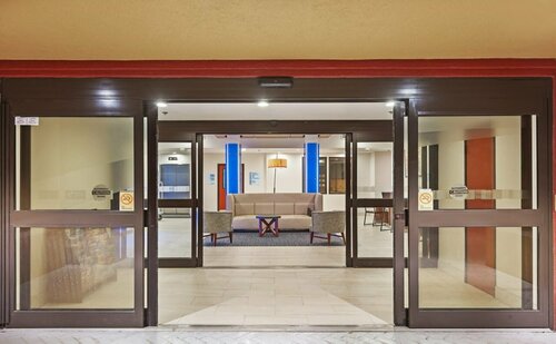 Holiday Inn Express & Suites Houston - Memorial Park Area by IHG, Забронировать Отель Хьюстон Texas Gulf Coast