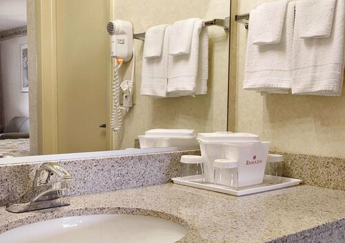 Ramada by Wyndham Cleveland Airport West, Брондау Қонақ үй Файавю Парк Ohio