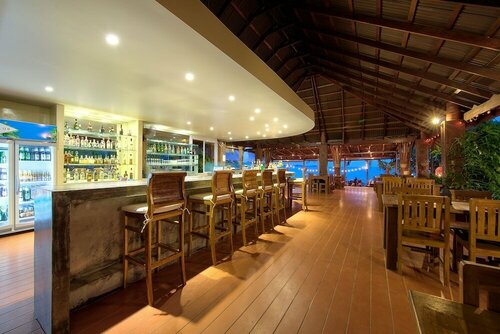 Crystal Bay Yacht Club Beach Resort, Забронировать Отель Отели Ламаи-Бич с завтраком, Завтраки