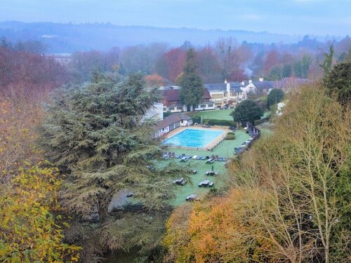 Sunday Box Hill Burford Bridge Hotel, Забронировать Отель Отели High Weald с бассейном, Бассейн