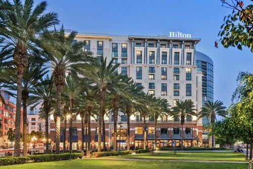 Hilton San Diego Gaslamp Quarter, Забронировать Отель Отели Сан-Диего с парковкой, рядом с Horton Grand Theater, Парковка
