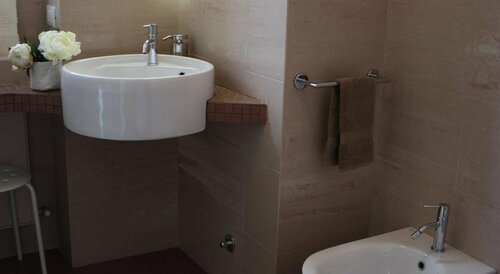 B&B La Rondine, Забронировать Отель Отели в центре Комо с завтраком, отели в центре Комо с завтраком