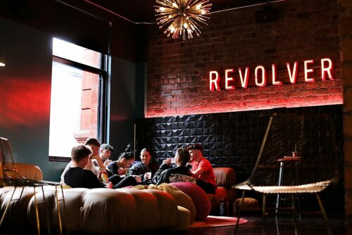 Revolver Glasgow, Забронировать Хостел Глазго - центр города Глазго, рядом с Музей религии и религиозного искусства св. Мунго