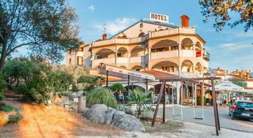 Hotel Villa Vrsar, Забронировать Отель Отели Врсар с завтраком, рядом с Автовокзал Врсара, Завтраки