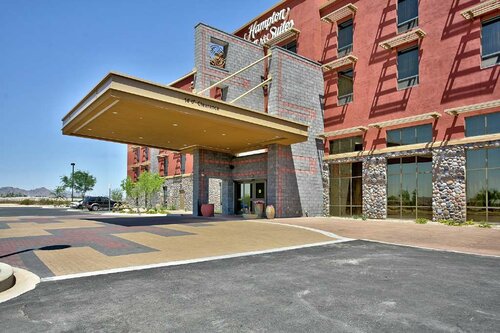 Hampton Inn & Suites Scottsdale at Talking Stick, Забронировать Отель Отели Скотсдейл с бассейном, Бассейн