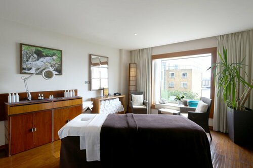 Canary Riverside Plaza London, Vignette Collection by IHG, Забронировать Отель Тауэр-Хэмлетс Лондон, рядом с Сад на крыше в Кроссрейл-Плейс
