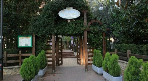 Prestige Hotel, Забронировать Отель Отели в центре Тираны, в центре, Парковка