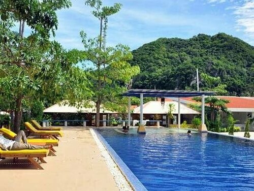 Anavilla Tangke Resort, Забронировать Курортный отель Отели Накхонситхаммарат с бассейном, Бассейн
