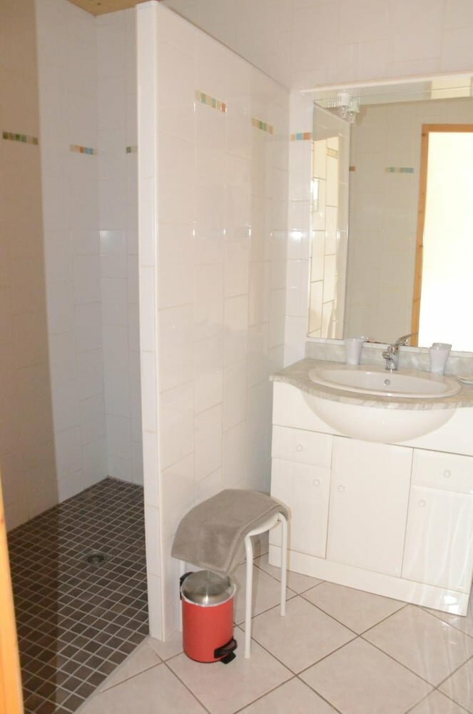 Rooms and guest table Margaridou