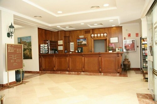 Hotel Peña de Arcos, Забронировать Отель Аркос-де-ла-Фронтера Los Alcornocales Natural Park, рядом с Церковь Сан-Педро
