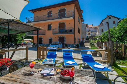 B&B Il Girasole, Забронировать Отель «постель и завтрак» Отели Аджерола с парковкой, Парковка