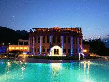 Mouzaki Hotel & Spa, Забронировать Курортный отель Отели Элати с бассейном, Бассейн