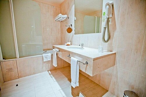 Hotel Premium Porto Maia, Забронировать Отель Отели Региона Порту с бассейном, Бассейн