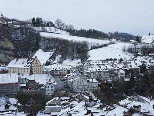 Hine Adon, Varaa Hotelli Fribourg 