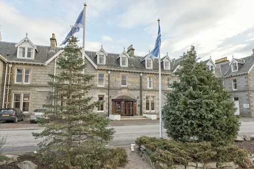 Nethybridge Hotel, Забронировать Отель Отели Нети-Бриджа с парковкой, рядом с Гольф-клуб "Абернети", Парковка