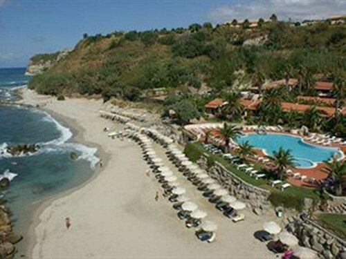 Villaggio Cala Di Volpe Hotel & Residence, Book Hotel 4-stjernede hoteller i Capo Vaticano, 4*