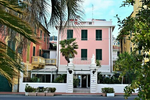 Hotel Lido, Buchen Sie Hotel Varraze Palmenriviera