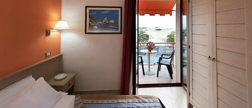 Hotel Arancio B&B, Book Bed and Breakfast Hoteller i Foresta Umbra med parkering, Parkering