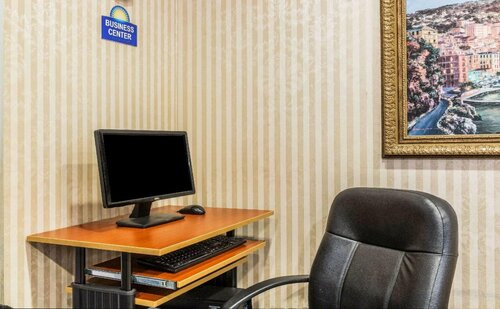Days Inn by Wyndham Budd Lake, Забронировать Отель Отели Нью-Джерси с парковкой, Парковка