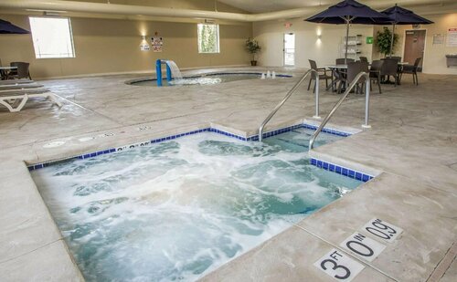 Comfort Suites Lake Geneva East, Забронировать Отель Лейк-Дженива Висконсин