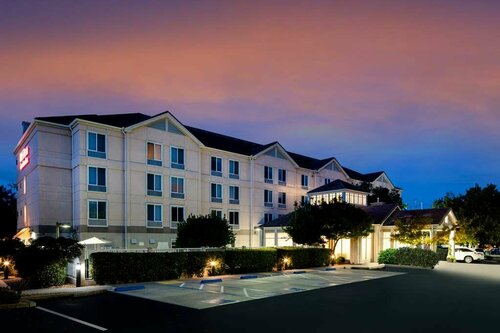 Hilton Garden Inn Folsom, Varaa Hotelli Folsom Kalifornia