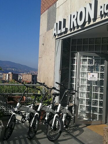 All Iron Hostel, Забронировать Хостел Хостелы Бильбао, рядом с Miraflores Bridge, Хостел