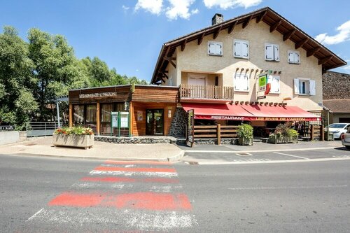 Logis Des Rives De L'Arzon, Book Hotel Hoteller i Rhône-Alps med parkering, Parkering