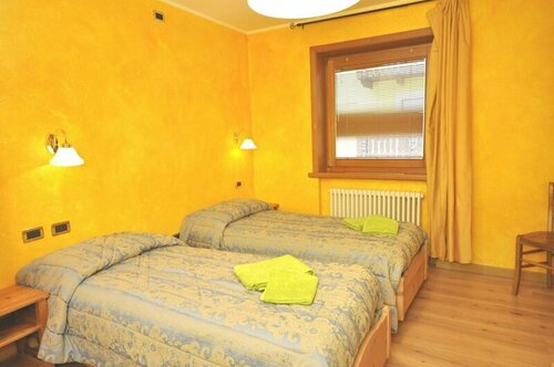 Alpen Royal by Livigno Accomodation, Забронировать Отель Отели Ливиньо с парковкой, Парковка