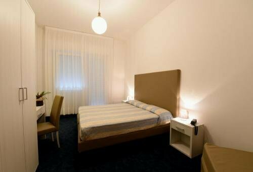 Hotel Savoia, Забронировать Отель Отели Лидо ди Езоло с парковкой, рядом с Пляж Капаннина, Парковка