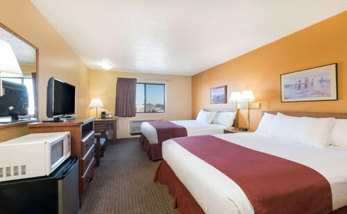 Days Inn by Wyndham Wall, Забронировать Отель Уолл Badlands National Park, рядом с Информационно-туристический центр National Grasslands